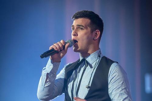 The Voice's Mike Ward Sings for His Nan