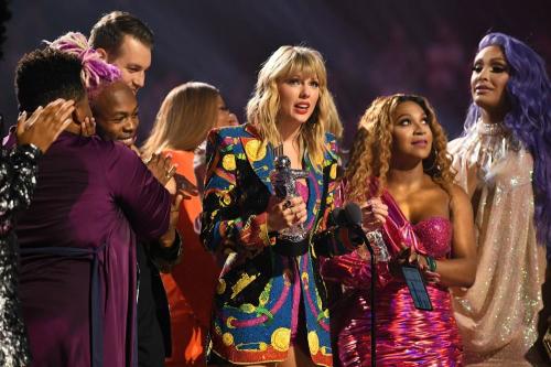 Taylor Swift calls for Equality Act signatures during MTV VMAs speech