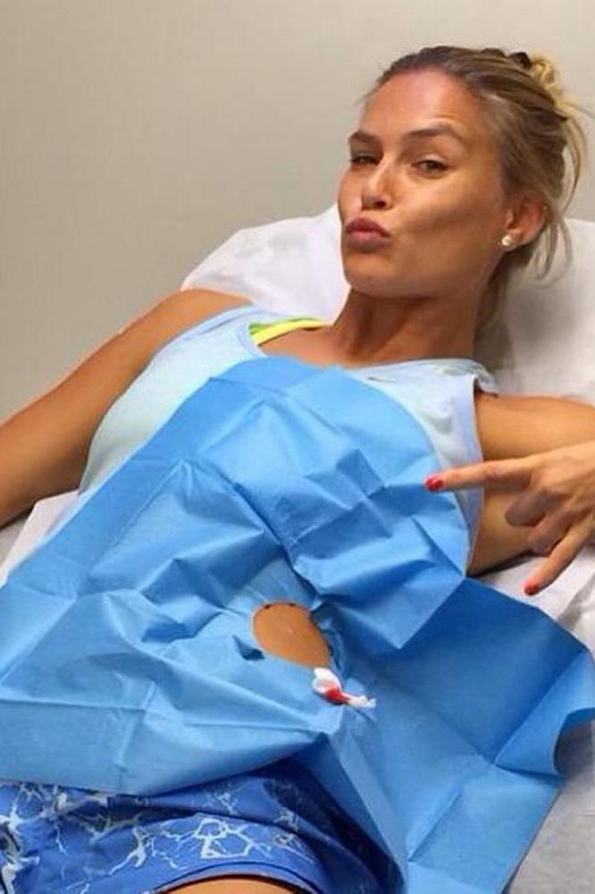 Bar Refaeli after her mole was removed