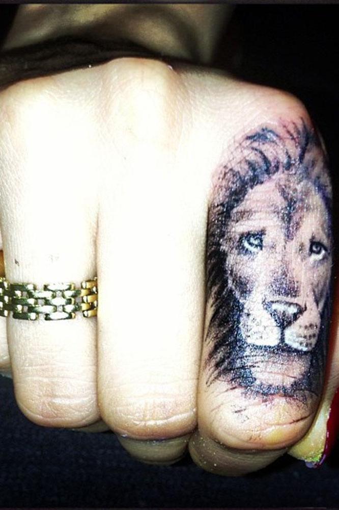 Cara Delevingne Gets Lion Tattoo