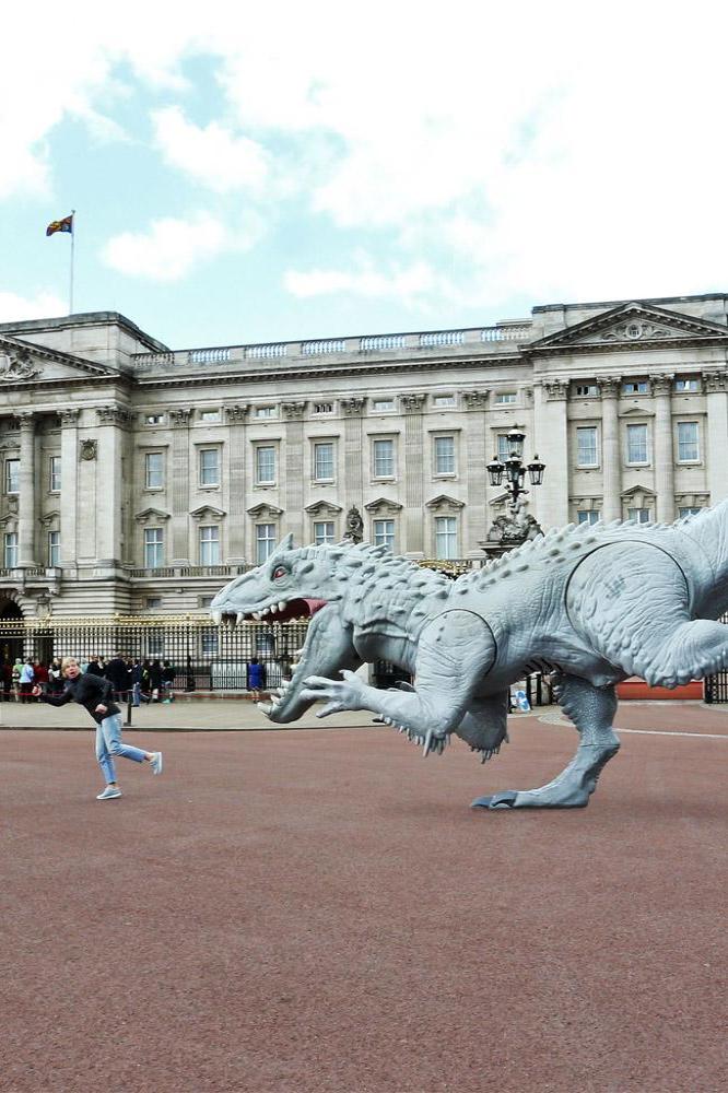 Indominus Rex at Buckingham Palace