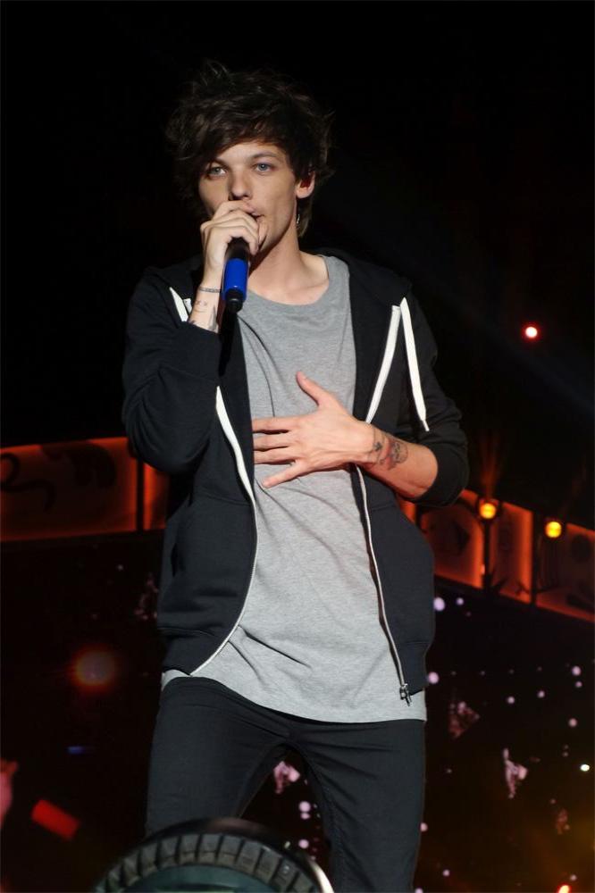 Louis Tomlinson's 'Flirty Relationship' With Model
