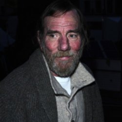 Pete Postlethwaite