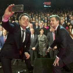 Ant and Dec's mass Samsung selfie