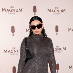 Charli XCX loves black sunglasses