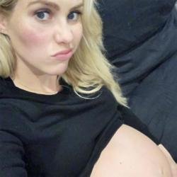 Claire Holt shows off baby bump (c) Instagram 