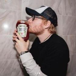 Ed Sheeran with ketchup (c) Instagram
