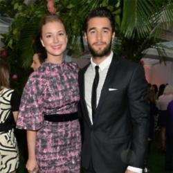 Emily VanCamp and Josh Bowman