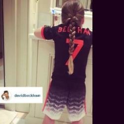 Harper Beckham brushing her teeth (c) Instagram/ David Beckham