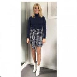 Holly Willoughby (c) Instagram