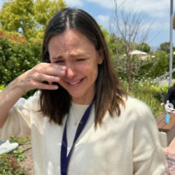 Jennifer Garner constantly wept as she prepared for her daughter Violet to graduate from high school