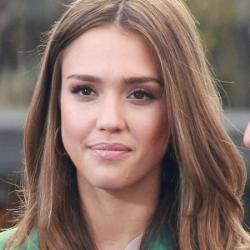 Jessica Alba uses the trick for the red carpet