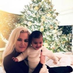 Khloe Kardashian and daughter True (c) Instagram