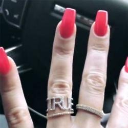 Khloe Kardashian's ring (c) Instagram