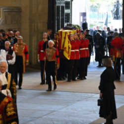 The wait time to see the coffin of Queen Elizabeth has been reduced to 19.5 hours