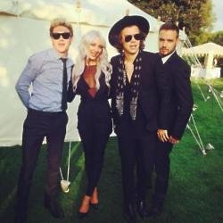 One Direction and Lou Teasdale at Louis' mum's wedding (c) Instagram