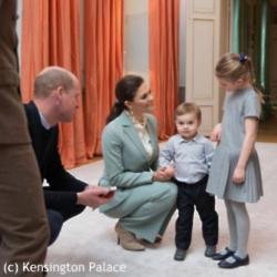 Prince William with the young Swedish Royals via Twitter (c)