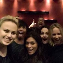 Rebel Wilson, Jennifer Lawrence and friends (c) Twitter