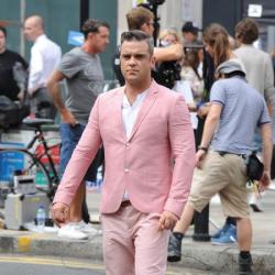 Robbie Williams filming video in London