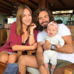 Rosie Jones and Joe Wicks (c) Instagram