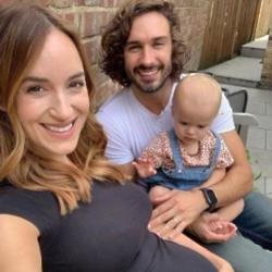 Rosie Jones, Joe Wicks and baby Indie (c) Instagram 