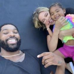 Tristan Thompson, Khloe Kardashian and their daughter True (c) Instagram