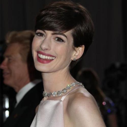 Oscars 2013: Anne Hathaway's nipples make a bid for stardom - Telegraph