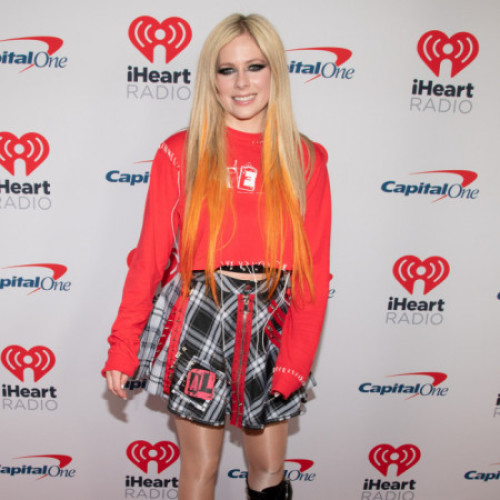 Avril Lavigne thinks it is worth taking a chance on love