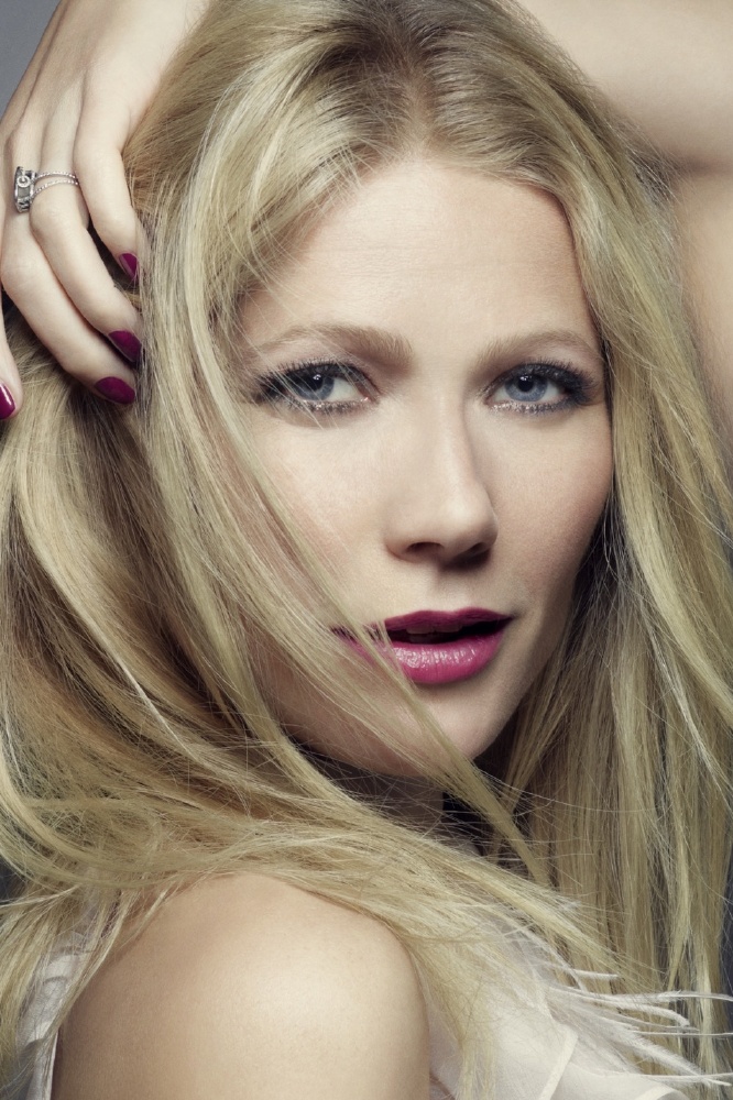 Gwyneth Paltrow works the rockstar's wife beauty look