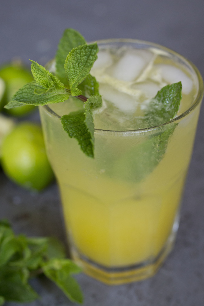 Pineapple and Ginger Juice Cocktail