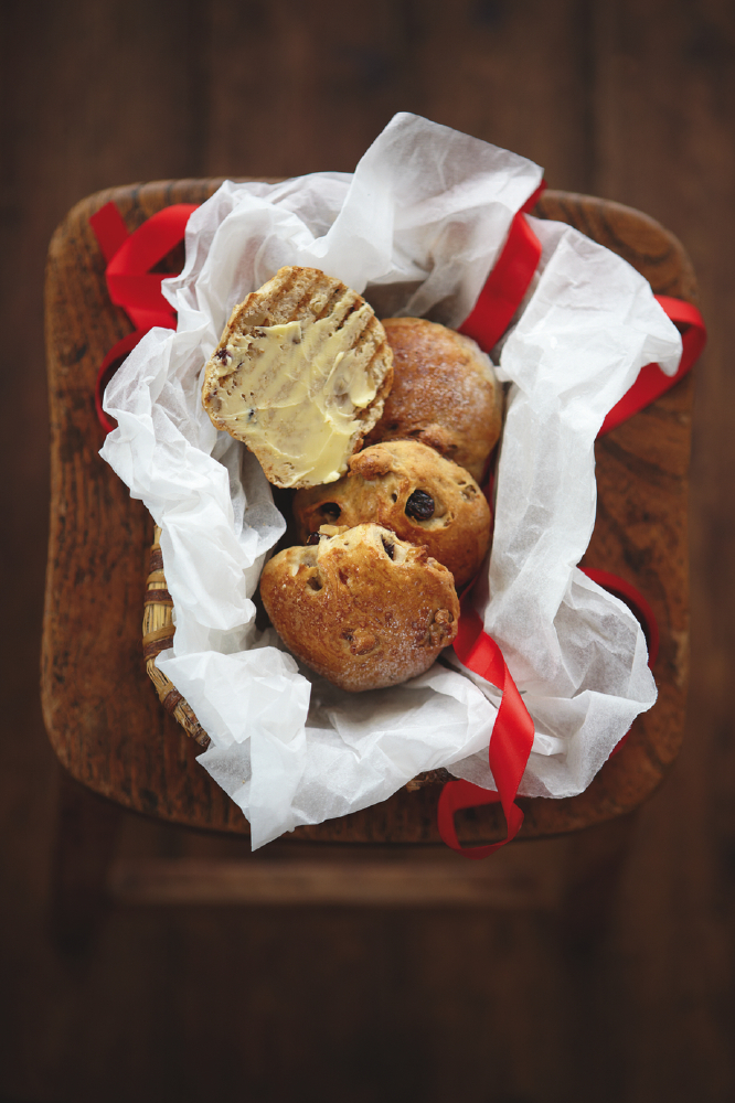 Spiced Christmas Buns