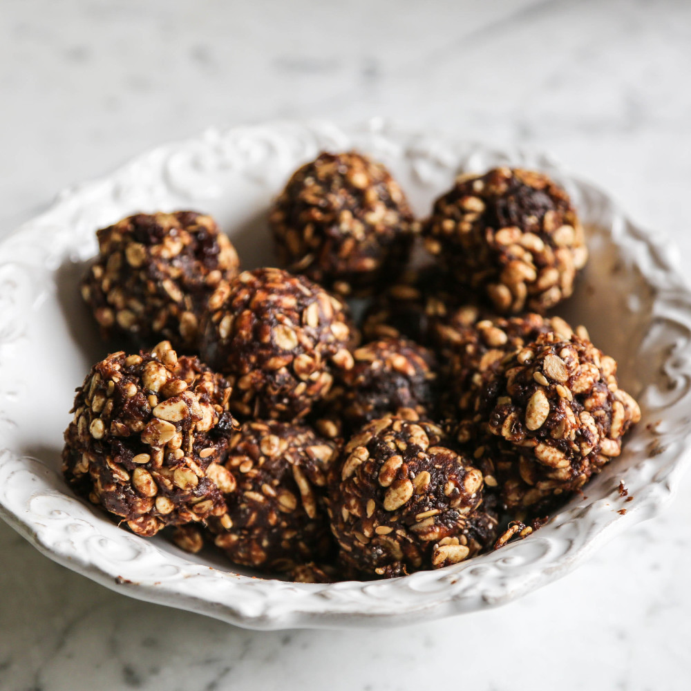 Cacao & Peanut Butter Breakfast Balls