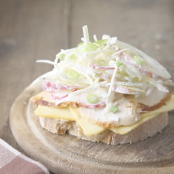 Applewood & Chicken Open Sandwich