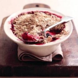 Blackberry and apple oat crumble