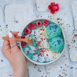 Vegan Blue Powder Smoothie Bowl