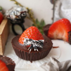 Chocolate Strawberry Cups