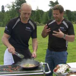 Matt Dawson Makes Chilli Prawns