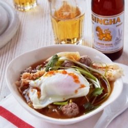 Thai Brunch: Rice soup with pork balls, ginger and poached egg