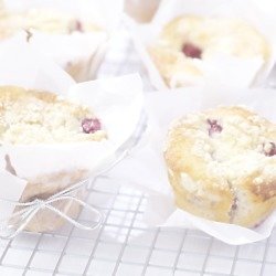 Rhubarb & Raspberry Crumble Muffins