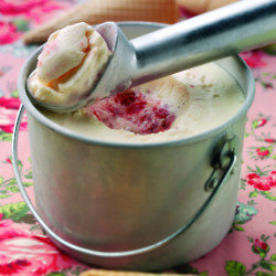 Clotted Cream and Strawberry Ice Cream 