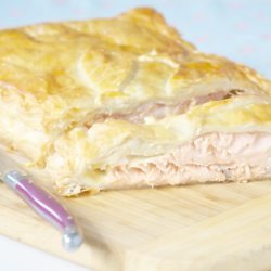 Salmon en-croute with clotted cream and lemon