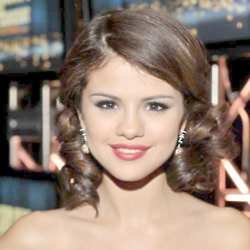 Selena Gomez to release own perfume...