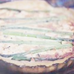 Smoked salmon and asparagus quiche