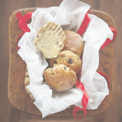 Spiced Christmas Buns