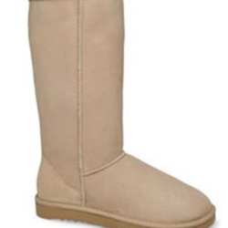 Ugg Boots are still massive and have become the staple winter footwear. As soon as the dark nights began to draw in everyone dug out last year's Uggs and the trend is stronger than ever. 