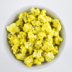 Vegan Cheesy Cauliflower Popcorn